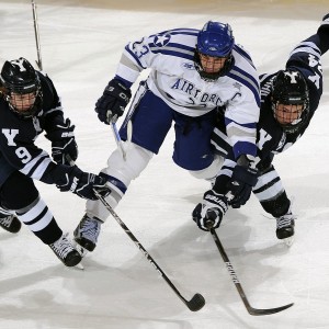 开云电竞赛事-举重女将力量大到握碎粉笔盒