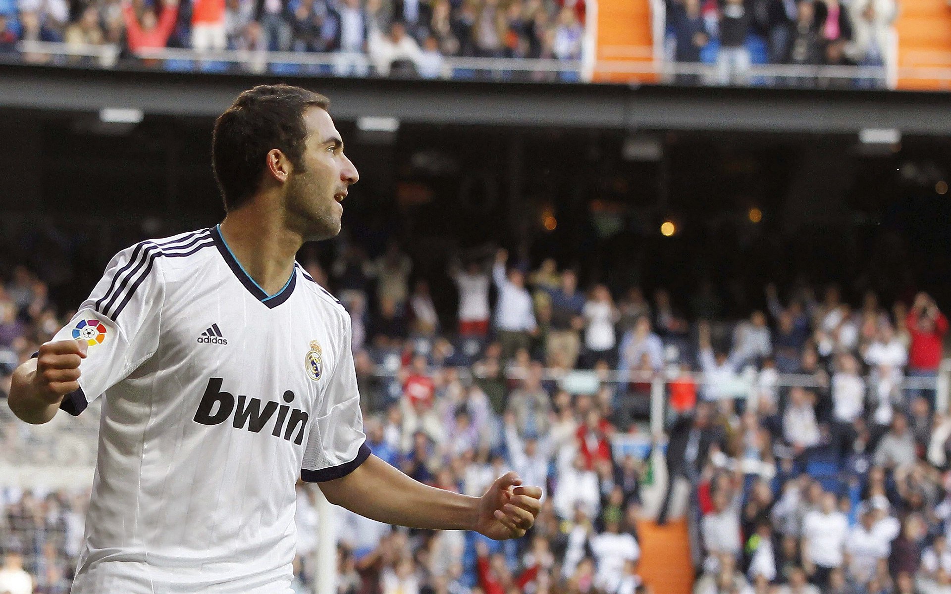 F1车队油耗计算与调节训练：助力极速竞技，精确掌控每一滴油