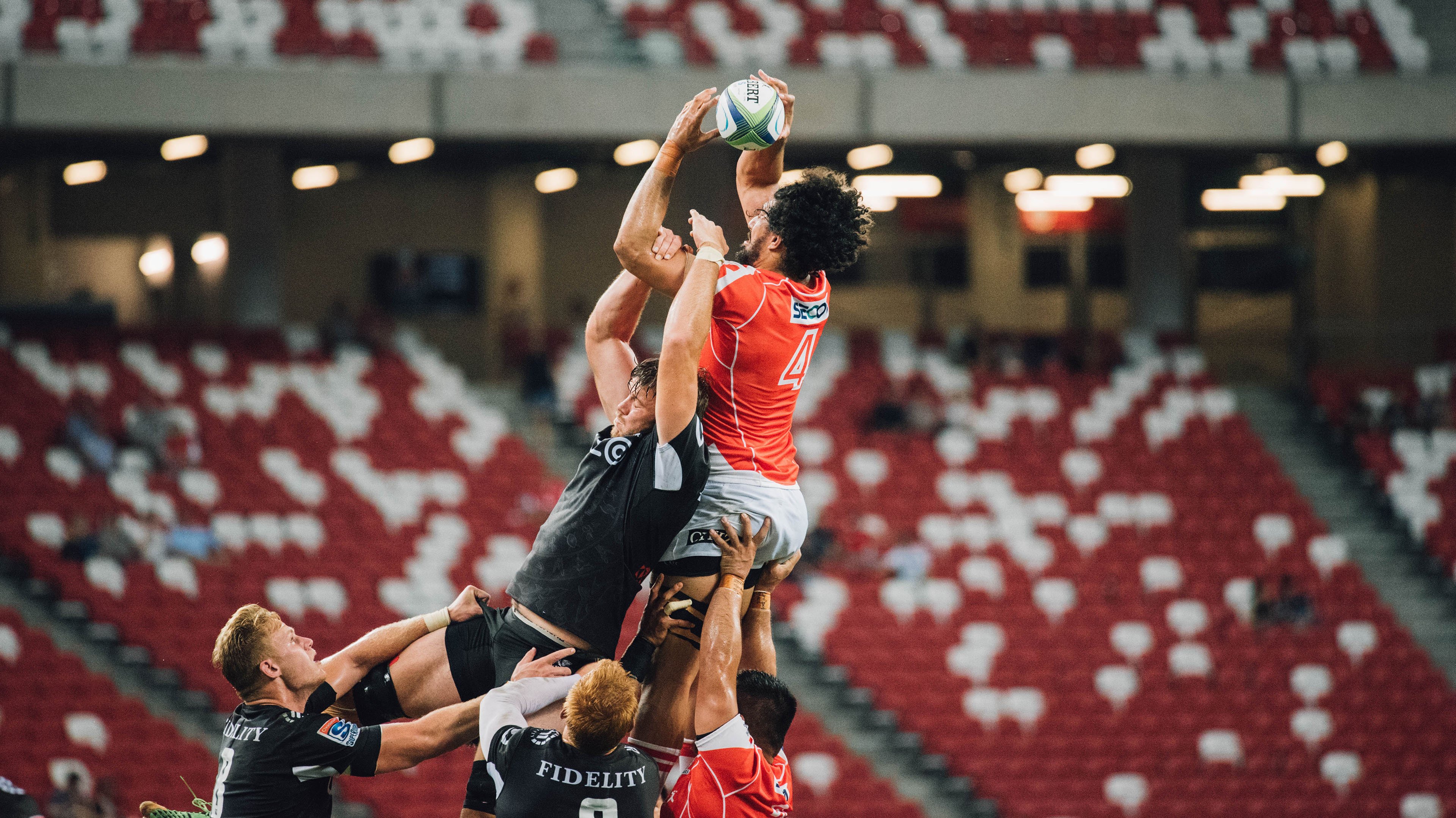 NBA球星场边吃爆米花：意想不到的轻松时刻